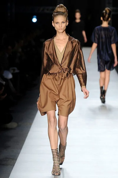Look 7